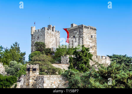 Bodrum, Turquie, 19 mai 2010 : le château de Bodrum avec drapeau turc Banque D'Images