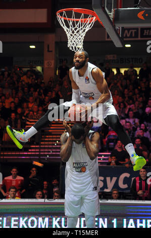 Trier, Allemagne. Mar 23, 2019. Basket-ball : Journée 2019 ALLSTAR, concours Dunk : Aaron Best (MHP RIESEN Ludwigsburg) sauts à l'Dunking-Contest où il termine deuxième. Credit : Harald Tittel/dpa/Alamy Live News Banque D'Images