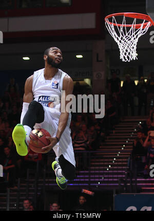 Trier, Allemagne. Mar 23, 2019. Basket-ball : Journée 2019 ALLSTAR, concours Dunk : Aaron Best (MHP RIESEN Ludwigsburg) sauts à l'Dunking-Contest où il termine deuxième. Credit : Harald Tittel/dpa/Alamy Live News Banque D'Images