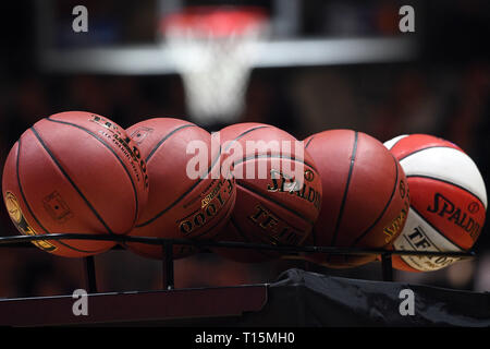 Trier, Allemagne. Mar 23, 2019. Jeu de basket-ball : l'équipe ALLSTAR "nationale" - l'équipe 'International'. Basket sont prêts pour le concours. Credit : Harald Tittel/dpa/Alamy Live News Banque D'Images