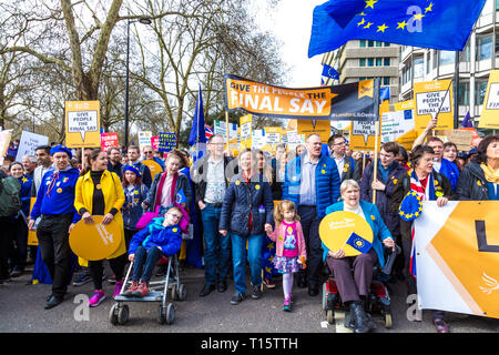 Londres, Royaume-Uni. 23 Mar 2019. Plus d'un million de personnes mars pour le vote du peuple, à un second référendum sur Brexit Crédit : Nathaniel Noir/Alamy Live News Banque D'Images