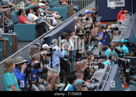 MIAMI Gardens, Floride - le 23 mars : Roger Federer le jour 6 de l'Open de Miami présenté par Itau au Hard Rock Stadium le 23 mars 2019 à Miami Gardens, Florida People : Roger Federer Banque D'Images