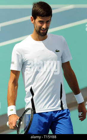 Miami, USA. Mar 21, 2019. Novak Djokovic la Serbie joue sur une cour pratique au Hard Rock stade lors de l'Open de Miami le 21 mars 2019 à Miami Gardens, en Floride. (Paul Hennessy/Alamy) Crédit : Paul Hennessy/Alamy Live News Banque D'Images