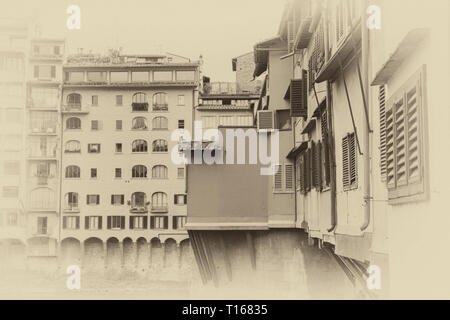 Le Ponte Vecchio, une pierre médiévale de tympan fermé arcs surbaissés de pont sur l'Arno, à Florence, Italie, a noté pour toujours des boutiques construites Banque D'Images