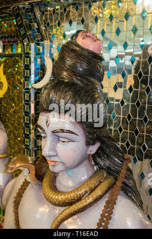 L'unique temple Sri Rajakaliamman Temple de verre à Johor Bahru, Malaisie. L'intérieur est complètement recouverte de carreaux de verre. Détail de l'homme à deux têtes. Banque D'Images