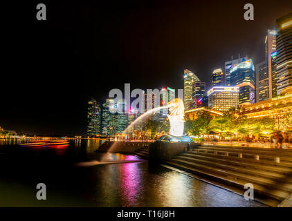 Singapour, cityscape at night, fontaines Banque D'Images