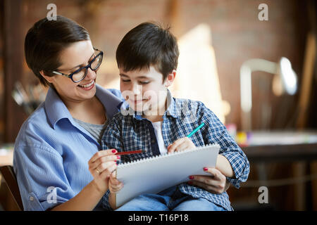 Mère et fils dessin moderne Banque D'Images