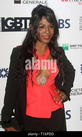 13 mai 2016 - Londres, Angleterre, Royaume-Uni - le prix LGBT Britannique 2016, Grand Connaught Rooms - Tapis Rouge photo montre des arrivées : Sinitta Banque D'Images