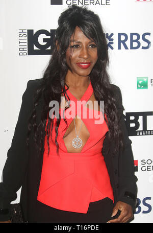 13 mai 2016 - Londres, Angleterre, Royaume-Uni - le prix LGBT Britannique 2016, Grand Connaught Rooms - Tapis Rouge photo montre des arrivées : Sinitta Banque D'Images