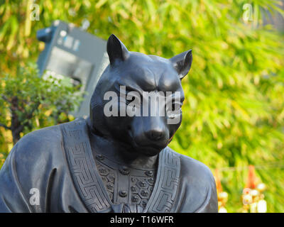 Kowloon, Hong Kong - Novembre 03, 2017 : un gros plan d'un des 12 zodiac des statues dans le temple de Wong Tai Sin à Hong Kong. Banque D'Images