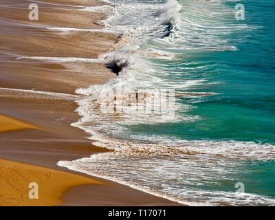 Belle plage près de Albufeira Algarve au Portugal Banque D'Images