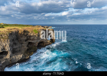 Manzamo Cape à Okinawa, Japon Banque D'Images