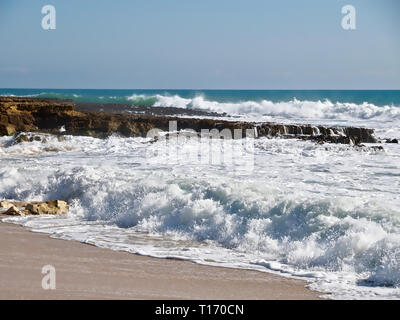 Belle plage près de Albufeira Algarve au Portugal Banque D'Images