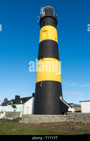 C'est une photo de St John's Point Phare sur la côte est de l'Irlande du Nord sur la mer d'Irlande. C'est l'une des portes des nombreuses zones côtières emblématique li Banque D'Images