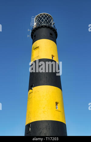 C'est une photo de St John's Point Phare sur la côte est de l'Irlande du Nord sur la mer d'Irlande. C'est l'une des portes des nombreuses zones côtières emblématique li Banque D'Images