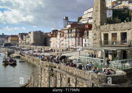 Avis de Ribeira à Porto de la Sao Luis bridge, Portugal Banque D'Images