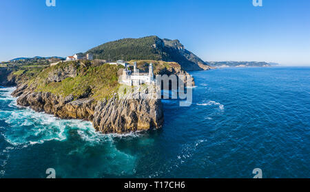 Le phare de Santa Catalina à Lekeitio, Pays Basque - drone view Banque D'Images