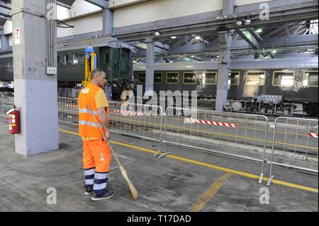 L'Italie, fondation FS Italiane, journée portes ouvertes aux ateliers de la 'Squadra Rialzo' de la gare centrale de Milan, où les trains historiques sont conservés et restaurés, à l'occasion de l'initiative Printemps Jours. Banque D'Images