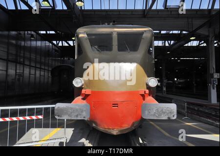 L'Italie, fondation FS Italiane, journée portes ouvertes aux ateliers de la 'Squadra Rialzo' de la gare centrale de Milan, où les trains historiques sont conservés et restaurés, à l'occasion de l'initiative Printemps Jours. Banque D'Images