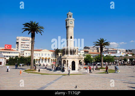 Izmir, Turquie, 23 mai 2008 : tour de l'horloge à Konak Square Banque D'Images