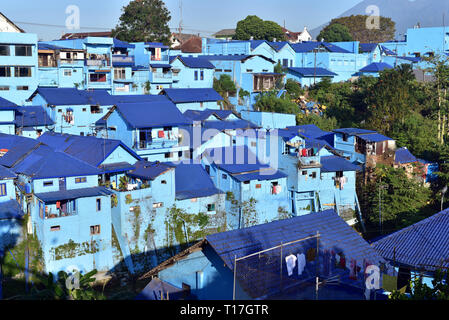 Blue Maisons de village Kampung Biru, Jodipan, l'AREMA Malang, Indonésie Banque D'Images