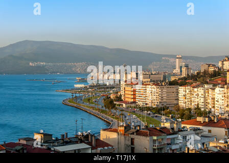 Izmir, Turquie, 1 avril 2010 : Bleu nuit à Orty Banque D'Images