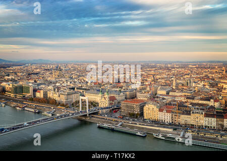 Vue aérienne de Budapest avec le Danube, la Hongrie Banque D'Images