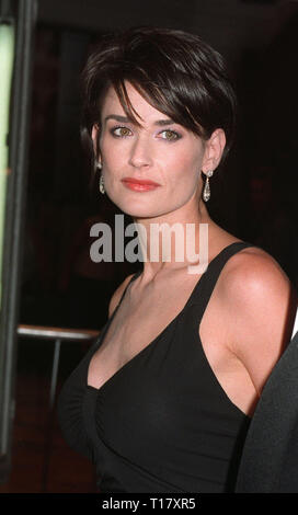 LOS ANGELES, CA. 06 août 1997 : l'actrice Demi Moore lors de la première, à Los Angeles, de son nouveau film, 'G.I. Jane." Banque D'Images