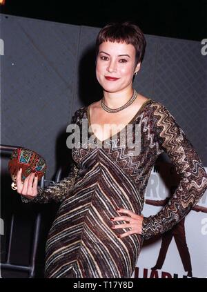 LOS ANGELES, CA. 19 mars 1997 : l'actrice Jennifer Tilly lors de la première de son nouveau film, "menteur menteur" dans laquelle elle stars avec Jim Carrey. Pix : PAUL SMITH Banque D'Images