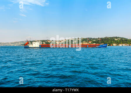 Istanbul, Turquie, 02 Septembre 2017 : Bosphore, navire, Uskudar Banque D'Images