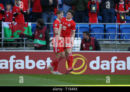 Cardiff, Wales, UK. 24Th Mar 2019. Daniel James de galles (20) célèbre après qu'il marque son 1er des équipes objectif. Match Qualificatif de l'UEFA Euro 2020, le groupe E, le Pays de Galles v La Slovaquie lors de la Cardiff City Stadium de Cardiff , Nouvelle-Galles du Sud le dimanche 24 mars 2019. Photos par Andrew Verger /Andrew Orchard la photographie de sport/Alamy live News EDITORIAL UTILISEZ UNIQUEMENT Crédit : Andrew Orchard la photographie de sport/Alamy Live News Banque D'Images