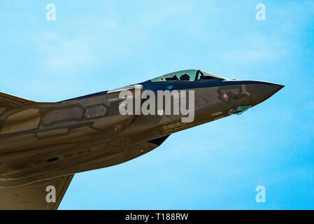 Un U.S. Air Force F-35 Stealth Fighter avion piloté par le Capitaine Andrew Dojo Olson effectue au cours de la Thunder and Lightning sur Arizona air show à la base aérienne Davis-Monthan Air Force Base le 23 mars 2019 à Tucson, Arizona. Banque D'Images