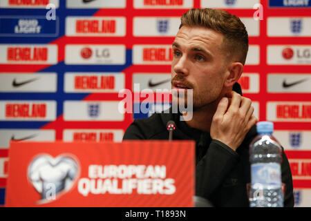 Podgorica, Monténégro. 24Th Mar 2019. Jordan Henderson de l'Angleterre au cours d'une conférence de presse avant l'Angleterre l'UEFA Euro 2020 contre le Monténégro au qualificatif de Monténégro FA le 24 mars 2019 à Podgorica, Monténégro. (Photo de Daniel Chesterton/phcimages.com) : PHC Crédit Images/Alamy Live News Banque D'Images