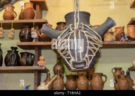 Les produits en argile, pichets tasses navires liquide, de la poterie Banque D'Images