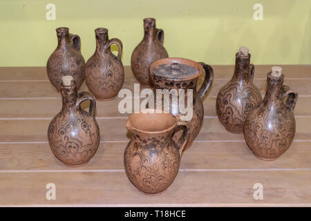 Les produits en argile, pichets tasses navires liquide, de la poterie Banque D'Images