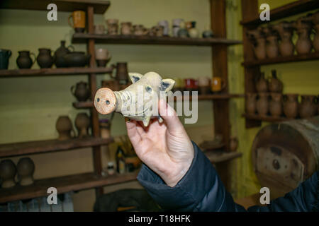 Les produits en argile, pichets tasses navires liquide, de la poterie Banque D'Images