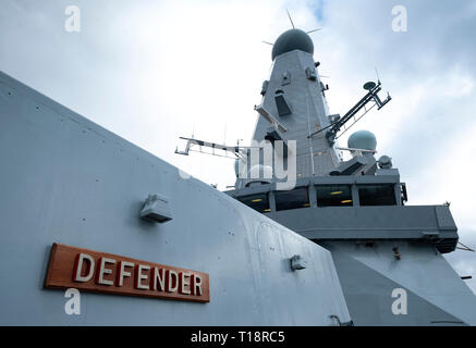 24 mars, 2109, Glasgow, Ecosse, Royaume-Uni. Le HMS Defender destroyer Type 45 amarrés à quai à Govan en visite à Glasgow, Écosse, Royaume-Uni Banque D'Images