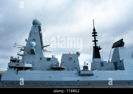 24 mars, 2109, Glasgow, Ecosse, Royaume-Uni. Le HMS Defender destroyer Type 45 amarrés à quai à Govan en visite à Glasgow, Écosse, Royaume-Uni Banque D'Images