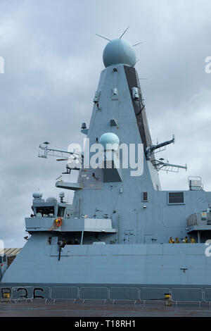 24 mars, 2109, Glasgow, Ecosse, Royaume-Uni. Le HMS Defender destroyer Type 45 amarrés à quai à Govan en visite à Glasgow, Écosse, Royaume-Uni Banque D'Images