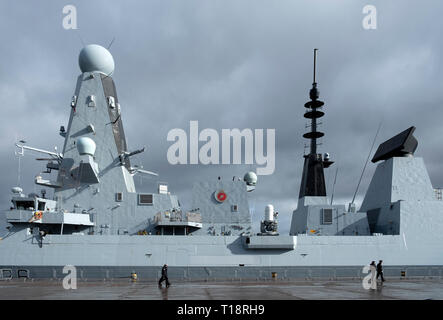 24 mars, 2109, Glasgow, Ecosse, Royaume-Uni. Le HMS Defender destroyer Type 45 amarrés à quai à Govan en visite à Glasgow, Écosse, Royaume-Uni Banque D'Images