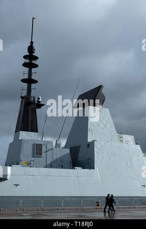 24 mars, 2109, Glasgow, Ecosse, Royaume-Uni. Le HMS Defender destroyer Type 45 amarrés à quai à Govan en visite à Glasgow, Écosse, Royaume-Uni Banque D'Images