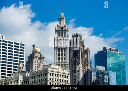 Chicago, Illinois, USA 16 Mars 2019 : Avis de Chicago célèbre centre-ville de bâtiments, y compris Tribune Tower, Hôtel Intercontinental, Wrigley Building. Banque D'Images