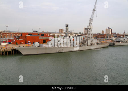 Le HMS Westminster (F237) est une frégate de type 23 de la Royal Navy, mouillée dans l'arsenal de la Marine royale, Portsmouth, Royaume-Uni. Banque D'Images