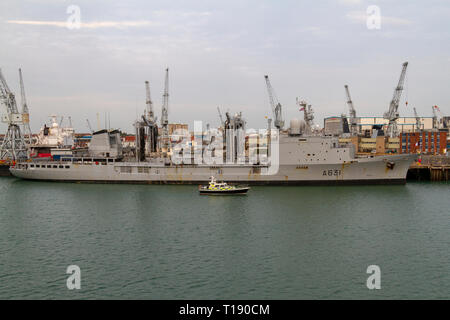 La Somme (A631) une commande de classe Durance française et ravitailleur amarré à l'arsenal de la Marine royale, Portsmouth, Royaume-Uni. Banque D'Images