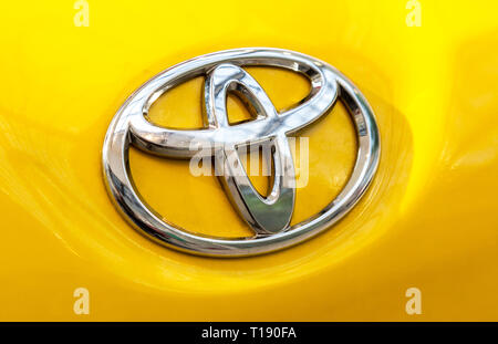 Samara, Russie - le 23 mars 2019 : Toyota logo sur la voiture. Toyota Motor Corporation est un constructeur automobile japonais Banque D'Images