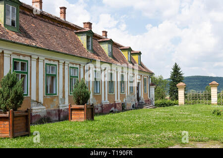 À partir de détails le jardin extérieur de l'ancien Palais Brukenthal Pitesti en Roumanie. Banque D'Images