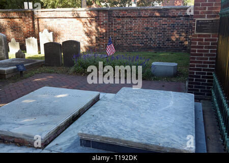 Philadelphia, PA / USA - 19 octobre 2018 : la tombe de Benjamin Franklin et site d'inhumation Banque D'Images