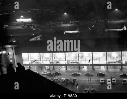 Transport / Transports, aviation, aéroport, Londres, Heathrow, vue dans une salle de la nuit, 16.2.1960, Additional-Rights Clearance-Info-Not-Available- Banque D'Images