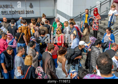 Istanbul, Turquie, 3 mai 2014 : mariés à Eminonu Banque D'Images