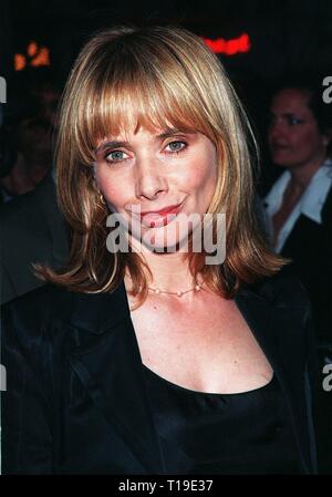 LOS ANGELES, CA - 8 Avril 1998 : l'actrice Rosanna Arquette lors de la première mondiale de la 'Cité des Anges', qui stars Nicolas Cage et Meg Ryan. Banque D'Images